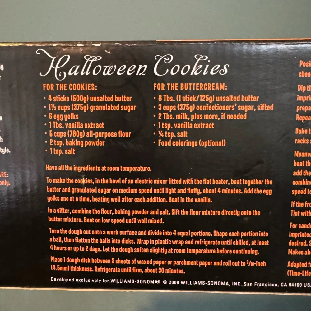 Williams Sonoma Halloween Cookie Cutter Set - cat, Jack o’Latern, Skull, Witch